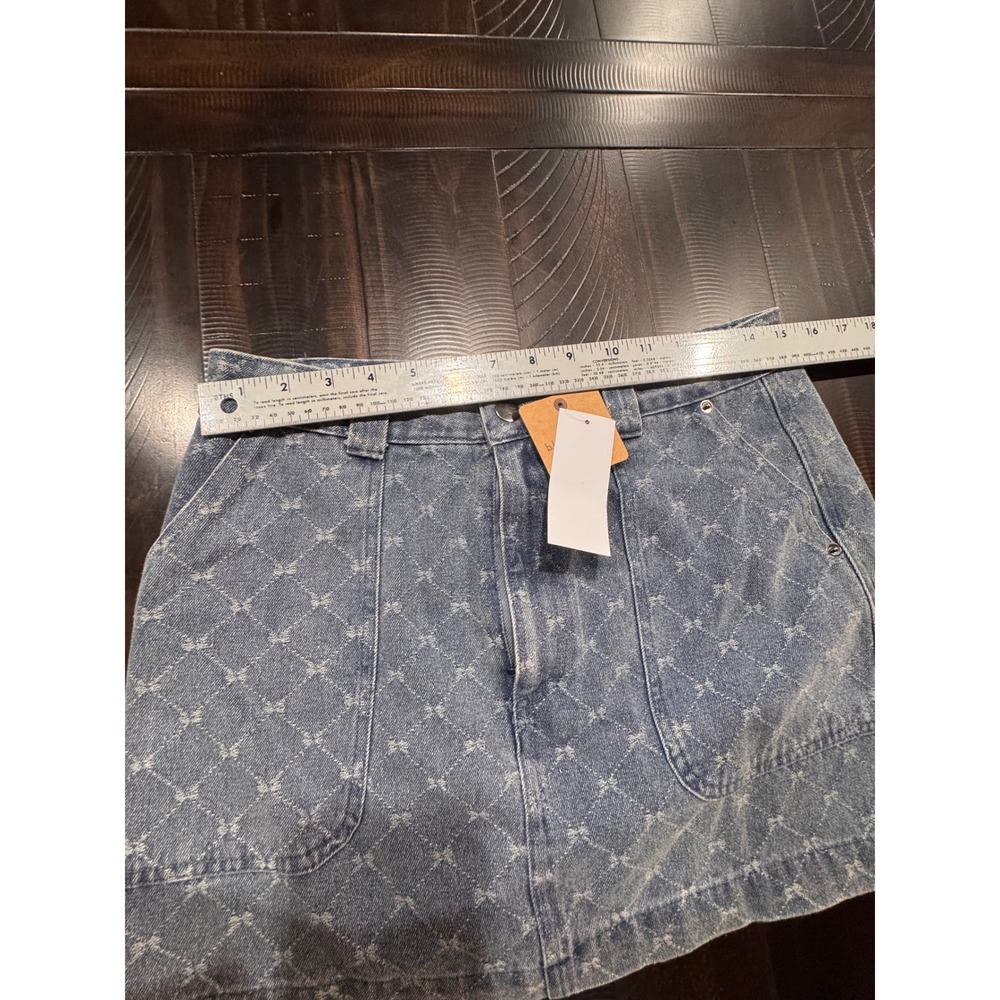Blu Pepper Women Light Wash Blue Denim Bow Jacquard Mini Skirt Size L NWT - Picture 5 of 6